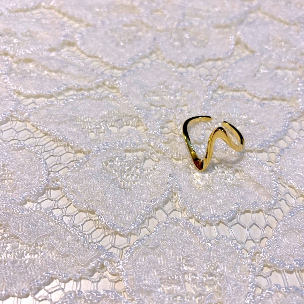 Minimalist Gold Wave Ring